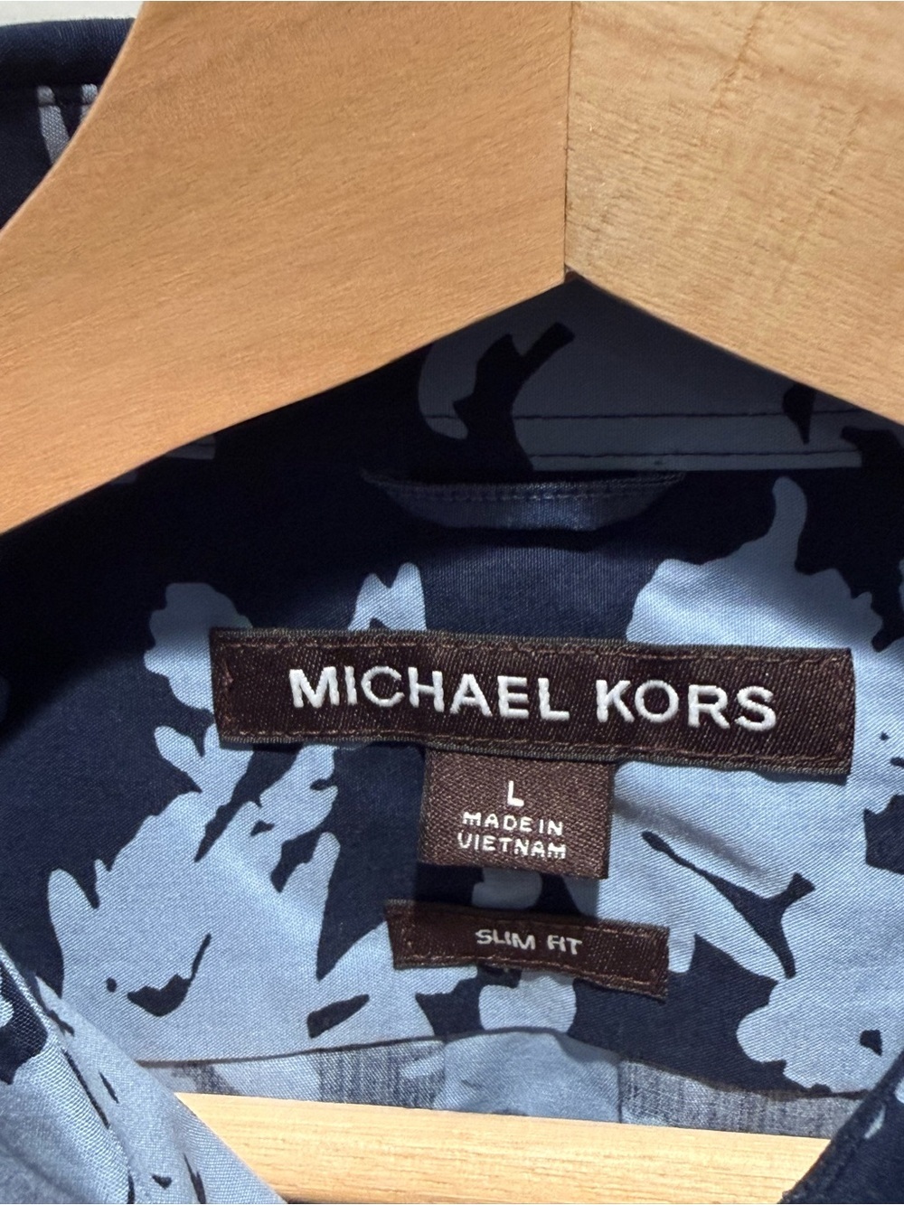 NWT Michael Kors Navy and Light Blue Floral Button-Up Shirt - Picture 3 of 4